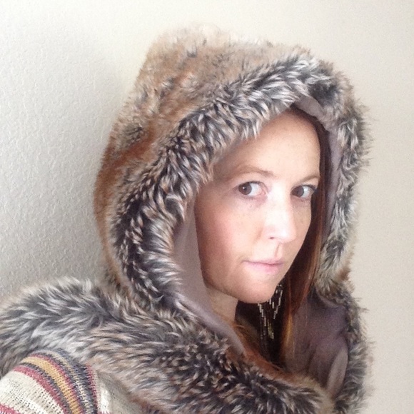 Festival Hood - Picture 2 of 4